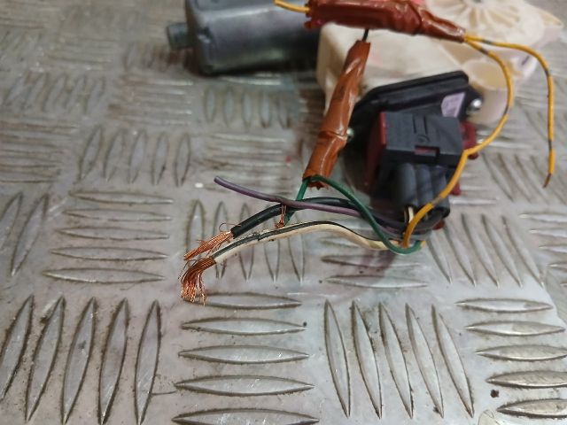 bontott TOYOTA COROLLA Jobb első Ablakemelő Motor