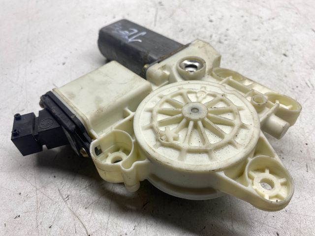 bontott TOYOTA COROLLA Jobb első Ablakemelő Motor