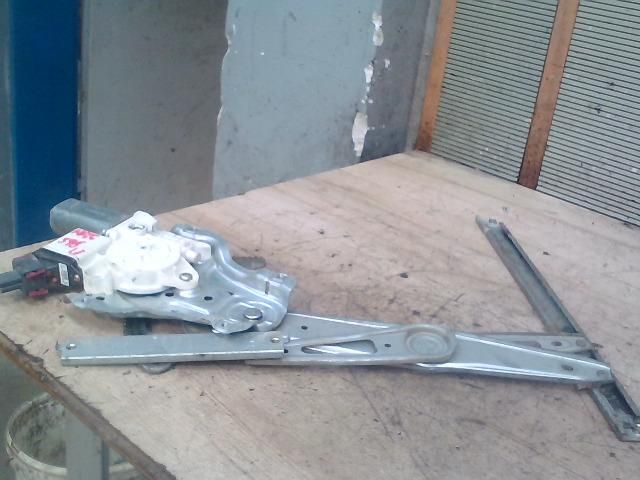 bontott TOYOTA COROLLA Jobb első Ablakemelő Szerkezet (Elektromos)