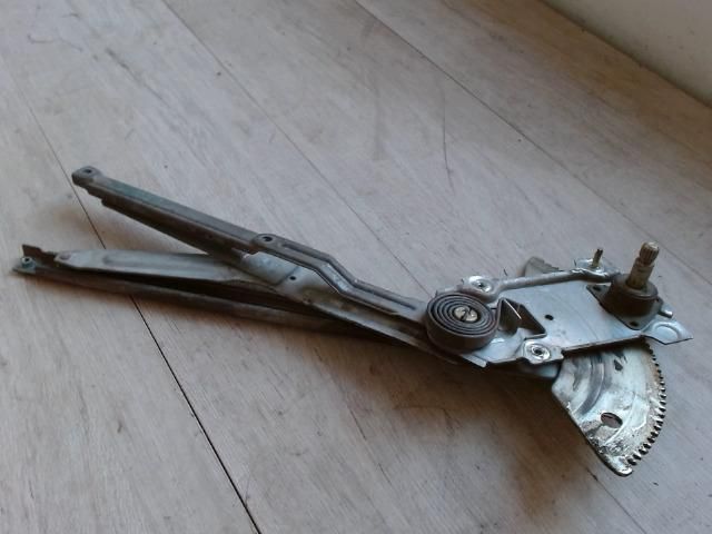 bontott TOYOTA COROLLA Jobb első Ablakemelő Szerkezet (Mechanikus)