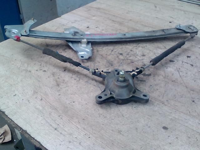 bontott TOYOTA COROLLA Jobb első Ablakemelő Szerkezet (Mechanikus)