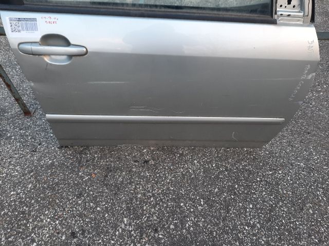 bontott TOYOTA COROLLA Jobb első Ajtó (Részeivel)