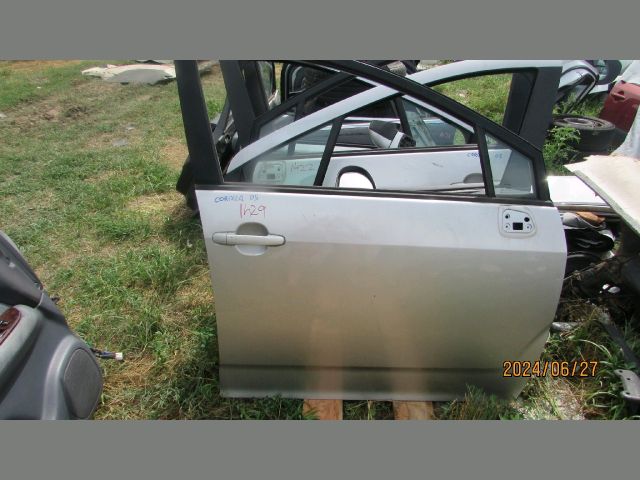 bontott TOYOTA COROLLA Jobb első Ajtó (Részeivel)
