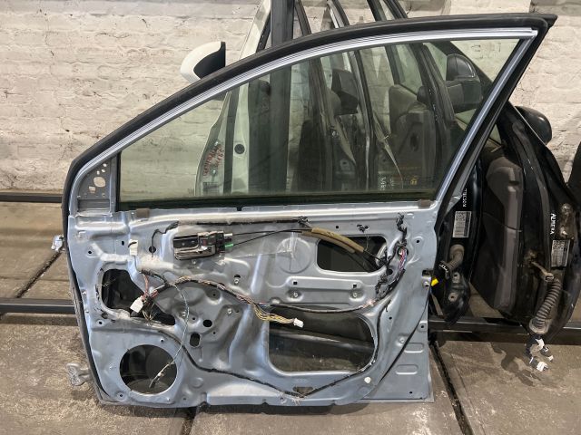 bontott TOYOTA COROLLA Jobb első Ajtó (Részeivel)