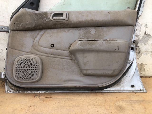 bontott TOYOTA COROLLA Jobb első Ajtó (Üres lemez)