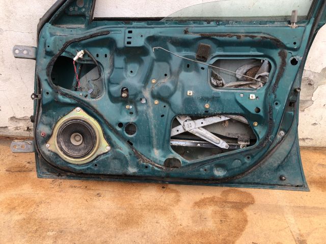 bontott TOYOTA COROLLA Jobb első Ajtó (Üres lemez)