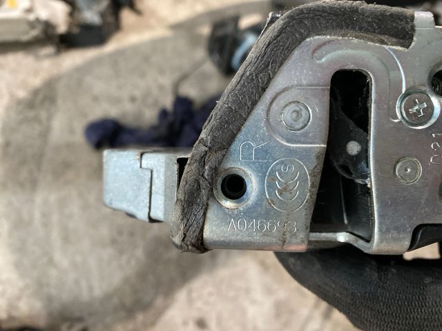 bontott TOYOTA COROLLA Jobb első Ajtózár