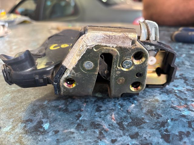 bontott TOYOTA COROLLA Jobb első Ajtózár