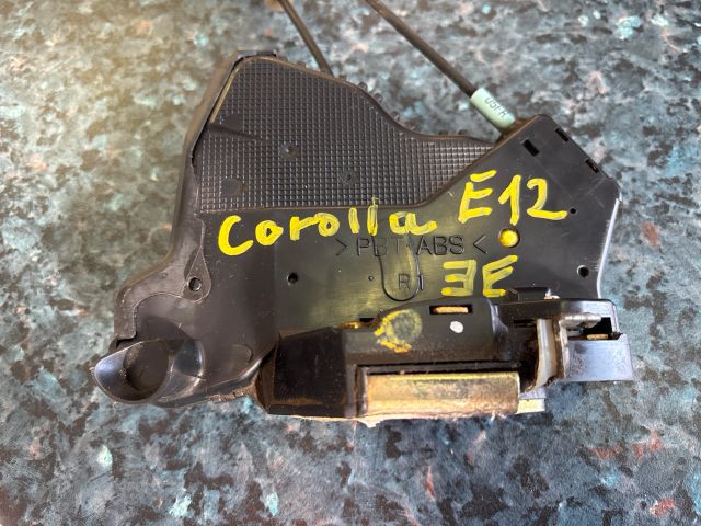 bontott TOYOTA COROLLA Jobb első Ajtózár