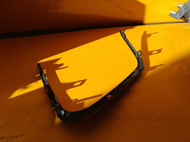 bontott TOYOTA COROLLA Jobb első Lökhárító Díszléc