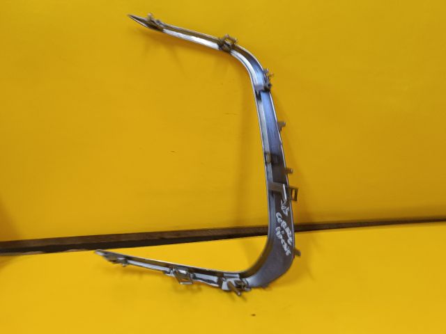 bontott TOYOTA COROLLA Jobb első Lökhárító Díszléc