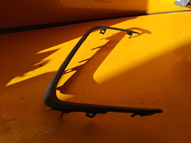 bontott TOYOTA COROLLA Jobb első Lökhárító Díszléc