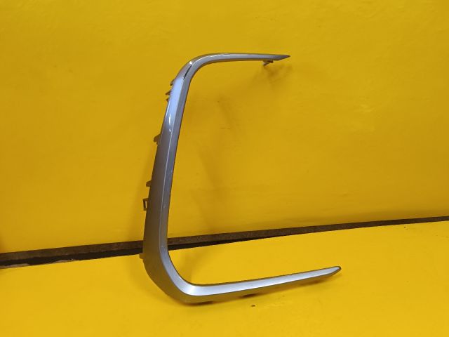 bontott TOYOTA COROLLA Jobb első Lökhárító Díszléc