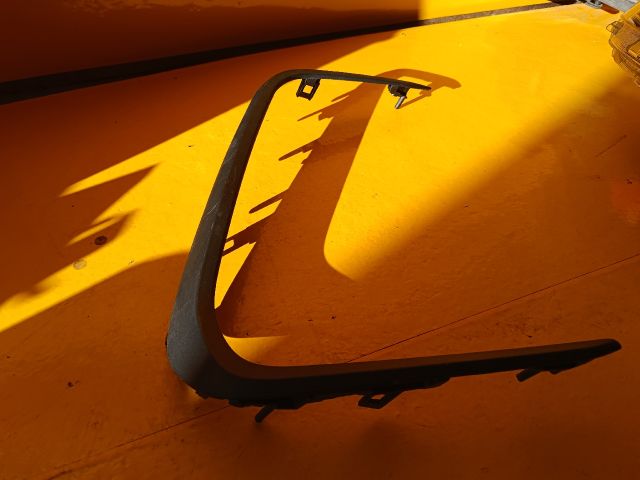 bontott TOYOTA COROLLA Jobb első Lökhárító Díszléc