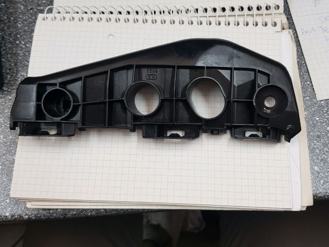 bontott TOYOTA COROLLA Jobb első Lökhárító Tartó (Műanyag)