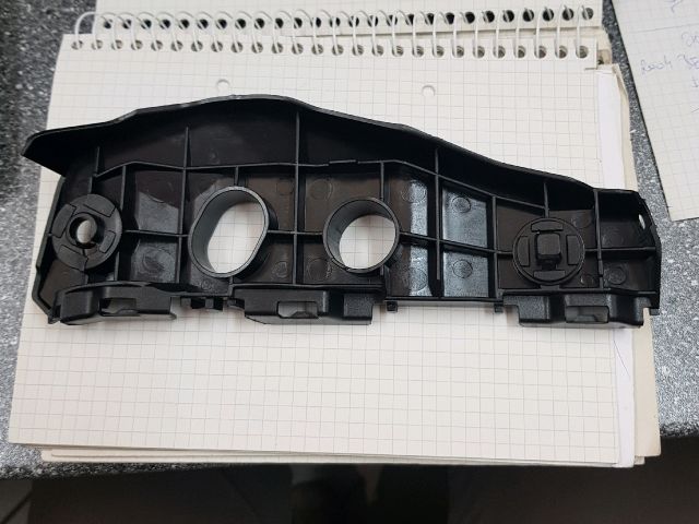 bontott TOYOTA COROLLA Jobb első Lökhárító Tartó (Műanyag)