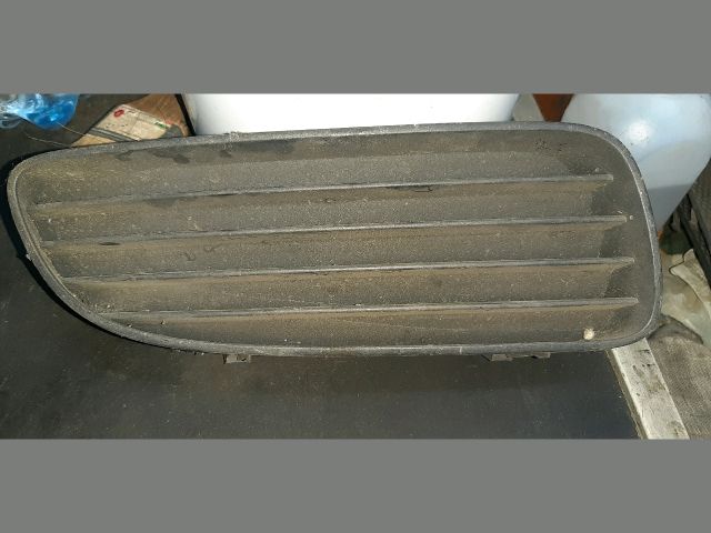 bontott TOYOTA COROLLA Jobb első Lökhárító Vakborítás