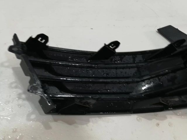 bontott TOYOTA COROLLA Jobb első Lökhárító Vakborítás