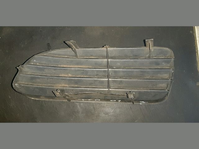 bontott TOYOTA COROLLA Jobb első Lökhárító Vakborítás