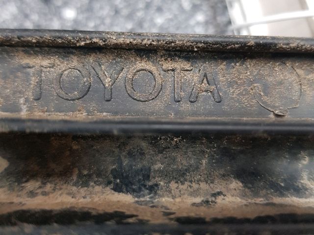 bontott TOYOTA COROLLA Jobb első Lökhárító Vakborítás