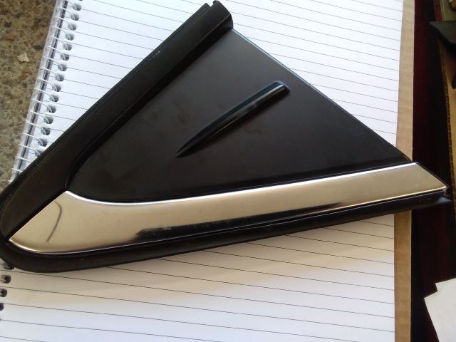 bontott TOYOTA COROLLA Jobb első Sárvédő Díszléc