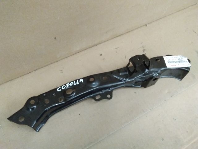 bontott TOYOTA COROLLA Jobb Fényszóró Tartó