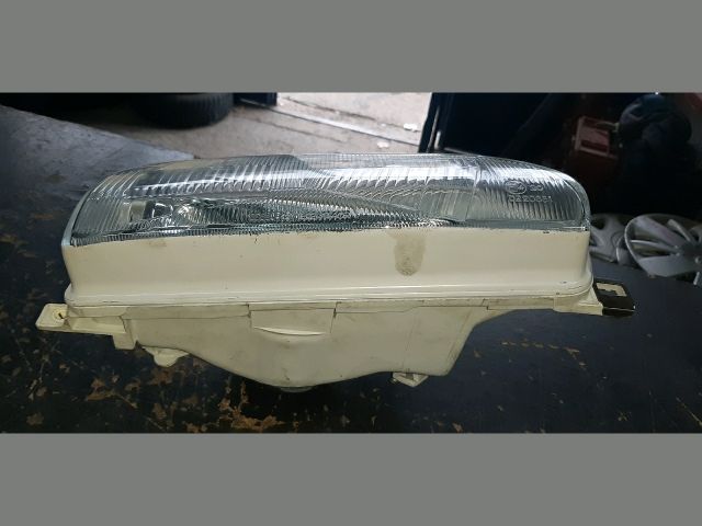 bontott TOYOTA COROLLA Jobb Fényszóró