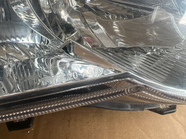 bontott TOYOTA COROLLA Jobb Fényszóró