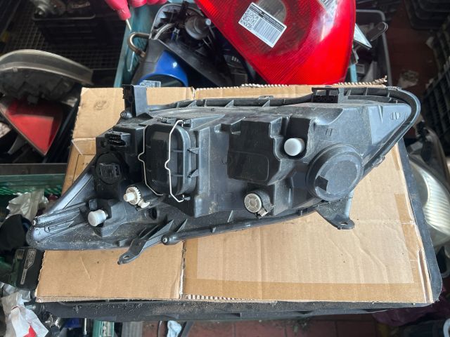 bontott TOYOTA COROLLA Jobb Fényszóró