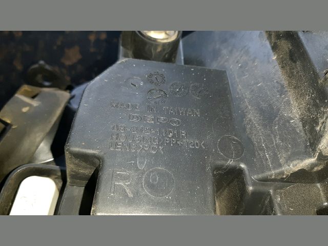 bontott TOYOTA COROLLA Jobb Fényszóró