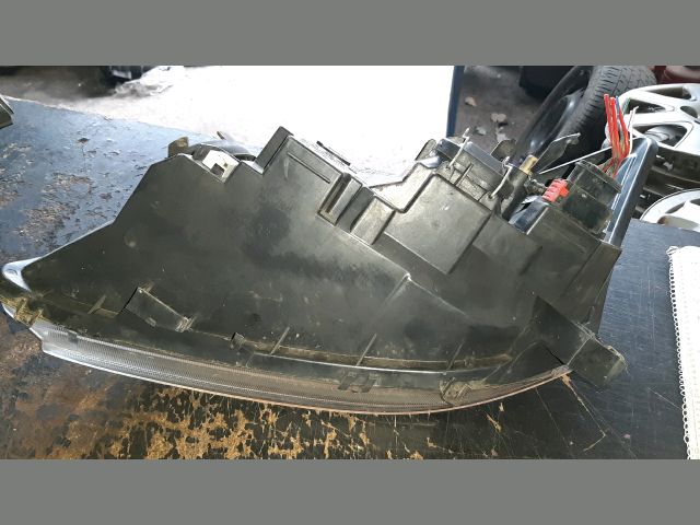 bontott TOYOTA COROLLA Jobb Fényszóró