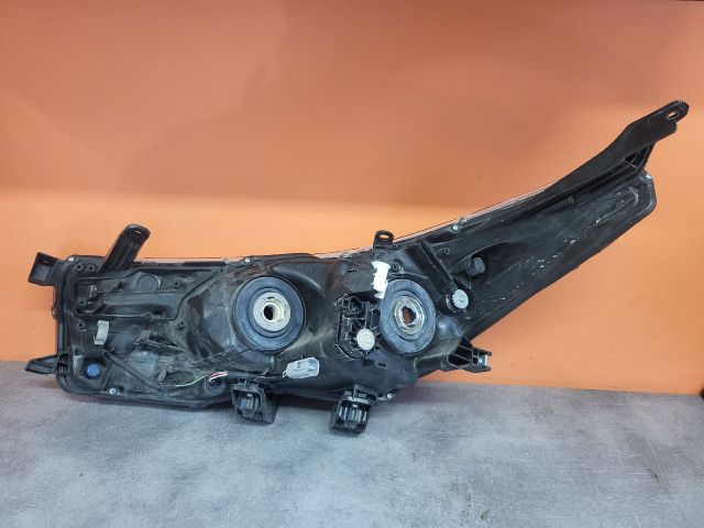 bontott TOYOTA COROLLA Jobb Fényszóró