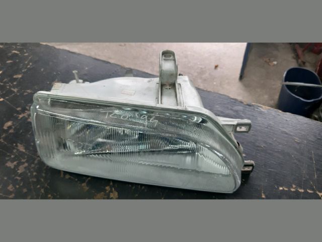 bontott TOYOTA COROLLA Jobb Fényszóró