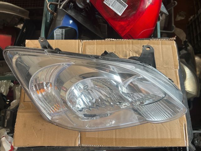 bontott TOYOTA COROLLA Jobb Fényszóró