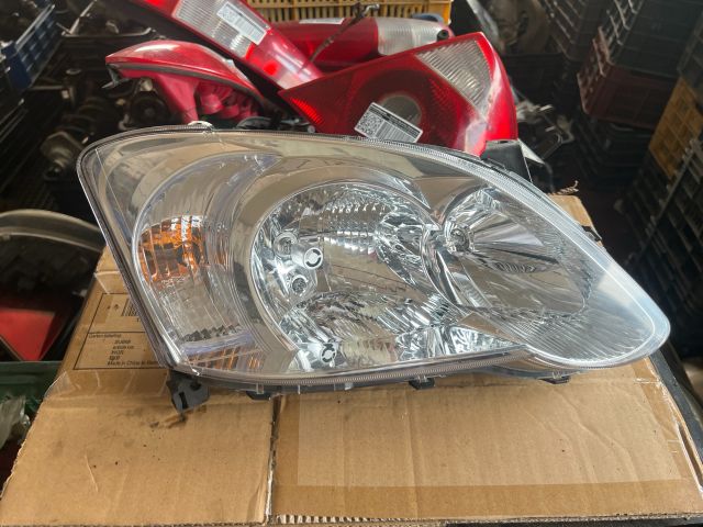 bontott TOYOTA COROLLA Jobb Fényszóró