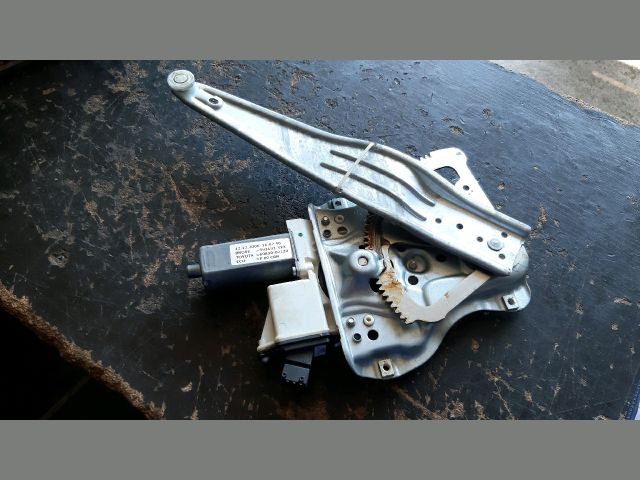 bontott TOYOTA COROLLA Jobb hátsó Ablakemelő Szerkezet (Elektromos)