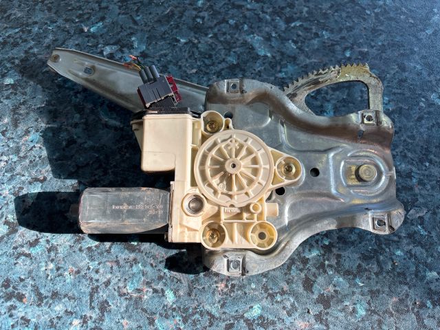 bontott TOYOTA COROLLA Jobb hátsó Ablakemelő Szerkezet (Elektromos)