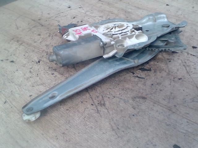 bontott TOYOTA COROLLA Jobb hátsó Ablakemelő Szerkezet (Elektromos)