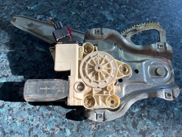 bontott TOYOTA COROLLA Jobb hátsó Ablakemelő Szerkezet (Elektromos)