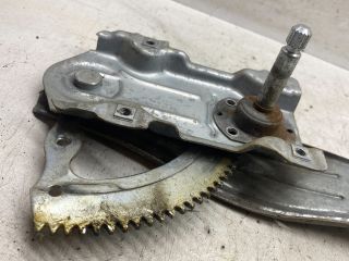 bontott TOYOTA COROLLA Jobb hátsó Ablakemelő Szerkezet (Mechanikus)