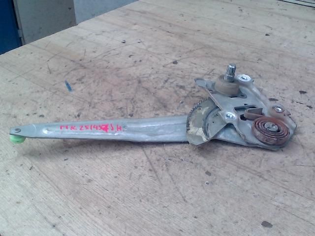 bontott TOYOTA COROLLA Jobb hátsó Ablakemelő Szerkezet (Mechanikus)