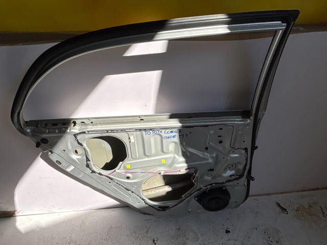 bontott TOYOTA COROLLA Jobb hátsó Ajtó (Üres lemez)