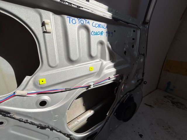 bontott TOYOTA COROLLA Jobb hátsó Ajtó (Üres lemez)