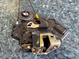 bontott TOYOTA COROLLA Jobb hátsó Ajtózár