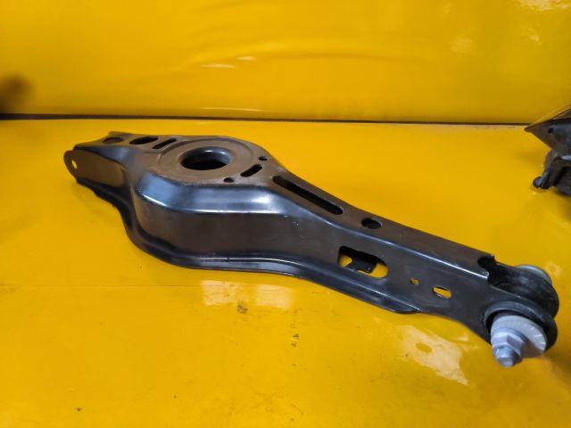 bontott TOYOTA COROLLA Jobb hátsó Alsó Lengőkar