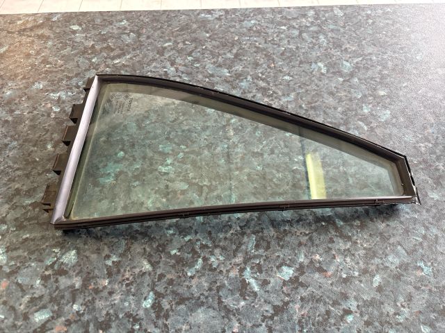 bontott TOYOTA COROLLA Jobb hátsó Fixüveg (Ajtóban)