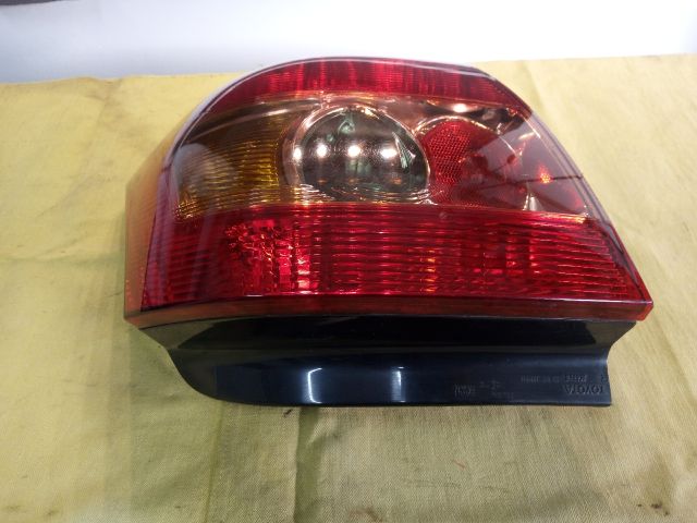 bontott TOYOTA COROLLA Jobb Hátsó Lámpa