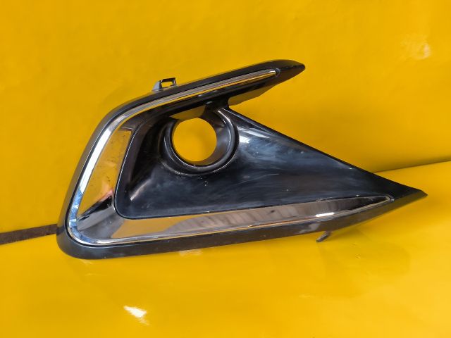 bontott TOYOTA COROLLA Jobb Ködlámpa Rács