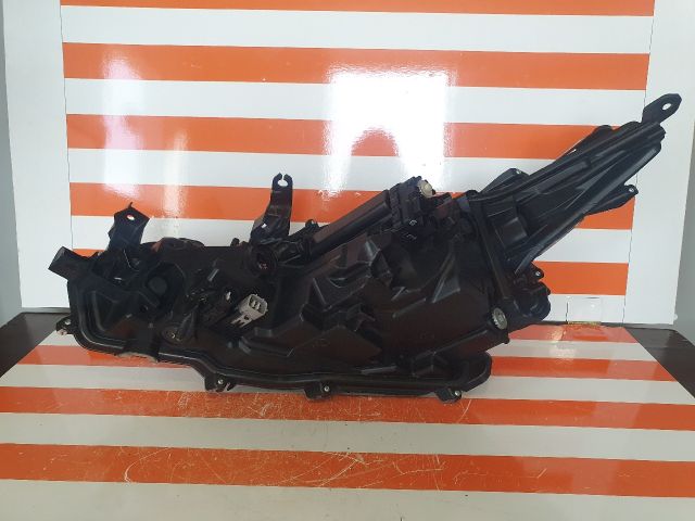 bontott TOYOTA COROLLA Jobb Ledes Fényszóró