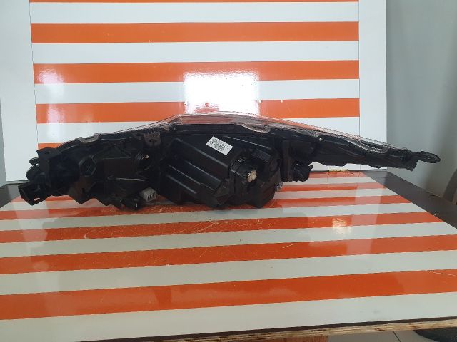 bontott TOYOTA COROLLA Jobb Ledes Fényszóró